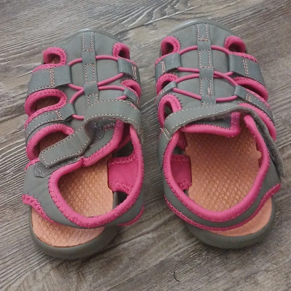 Rugged Outback sandals  Sz 10 EUC worn once